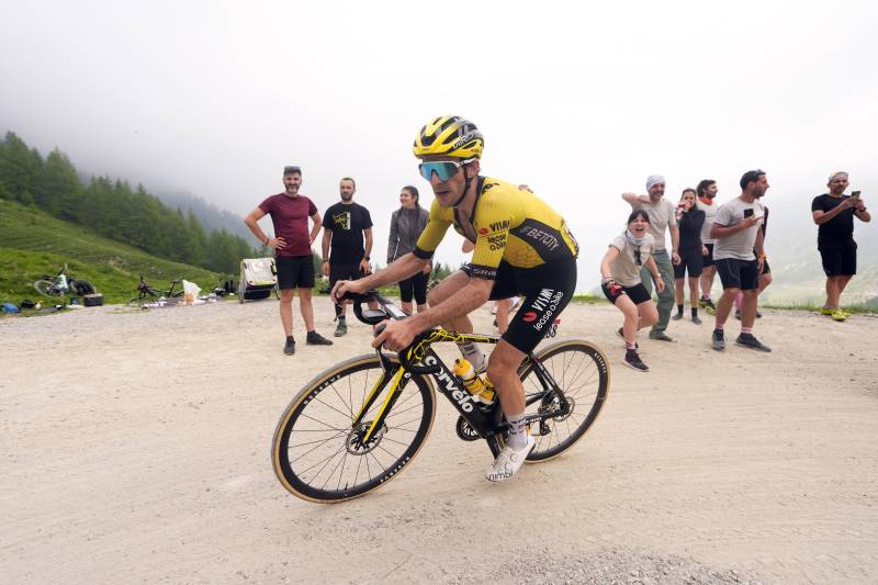 Giro 2025 tappa 20 Yates discesa