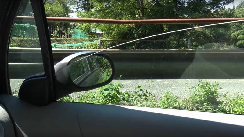 Lasci il finestrino abbassato? Ecco perché rischi una multa salata (e guai con l’assicurazione)