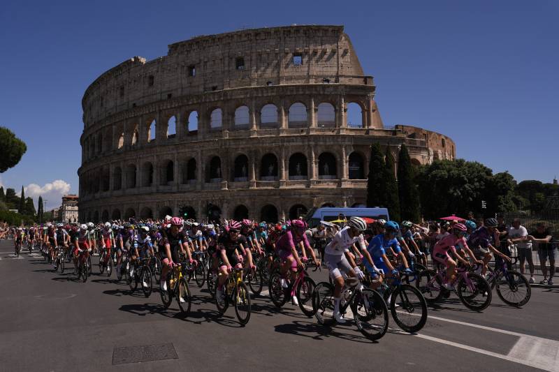 Giro 2025 tappa 21 gruppo Colosseo