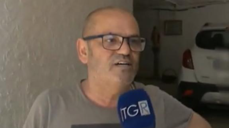 "Il post l'ha scritto l'AI". La folle giustificazione del prof che ha minacciato la figlia della Meloni