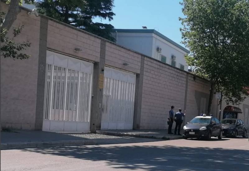 Evasione da film: minorenne scappa dal carcere