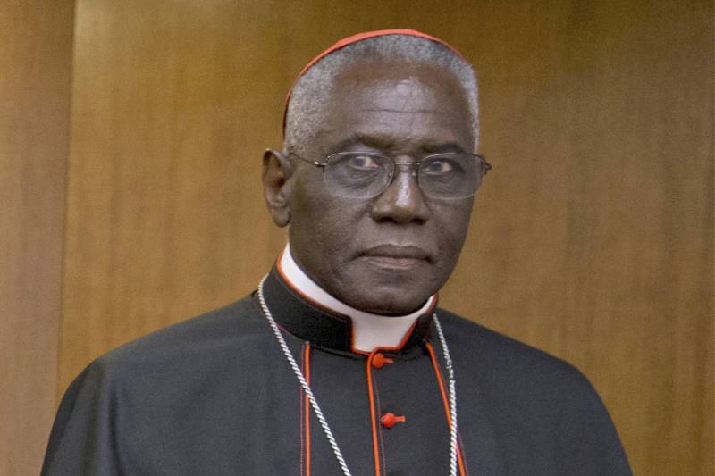 "La tradizione è il motore della Chiesa. Eutanasia in Francia? Non hanno diritto"