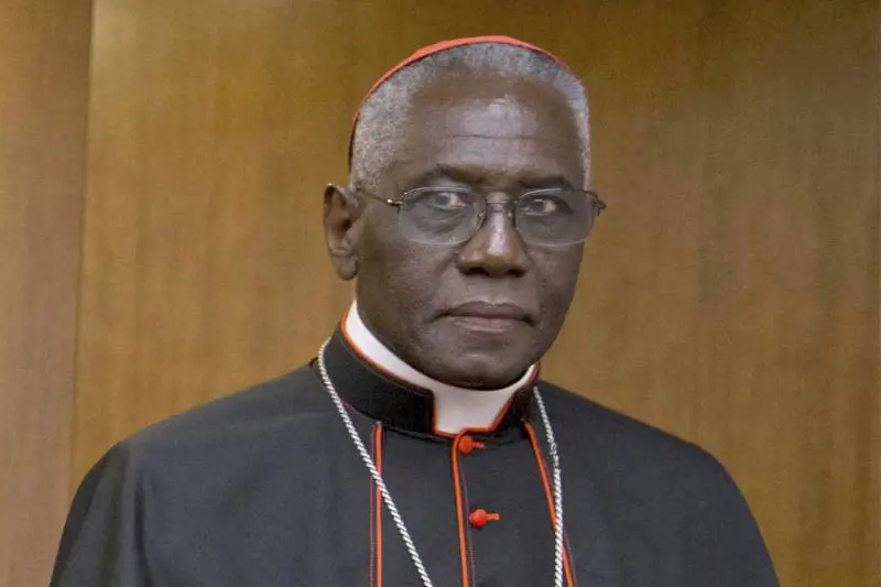 "La tradizione è il motore della Chiesa. Eutanasia in Francia? Non hanno diritto"