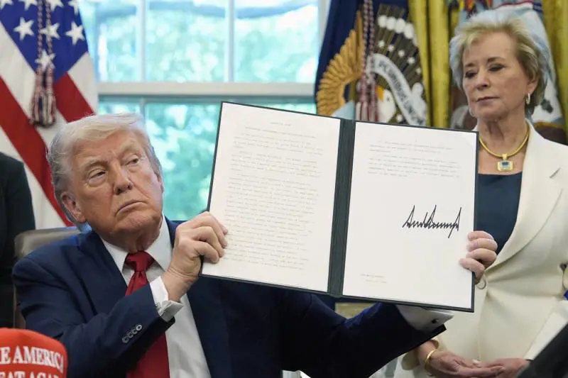 "È solo ideologia gender". Trump cancella il Pride Month: ecco cosa verrà celebrato