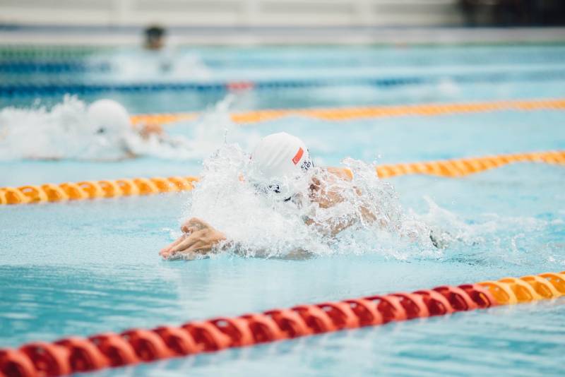 Bambini intossicati dopo il bagno in piscina, uno dei 5 in terapia intensiva