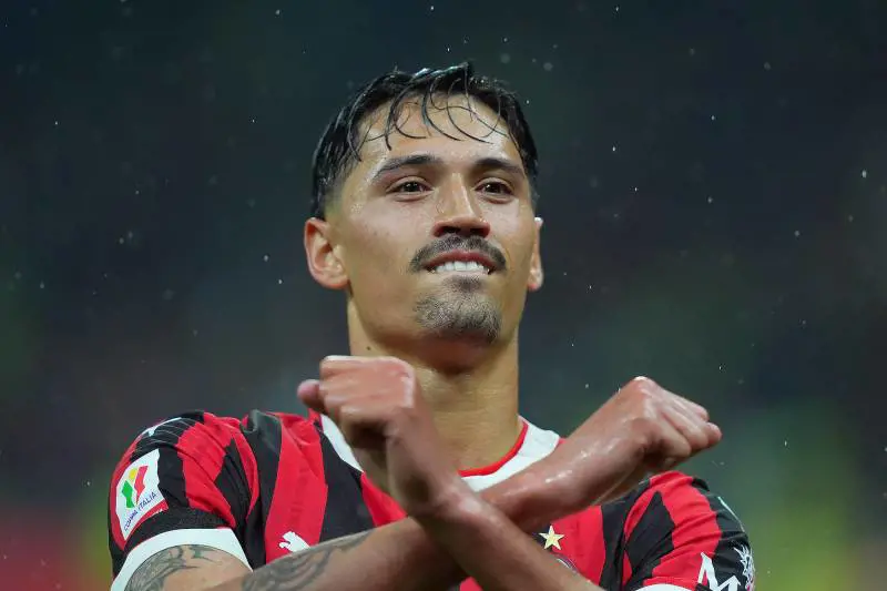 Il Milan saluta Reijnders. Theo fa muro Dea, più Juric di Palladino. Cagliari: Pisacane