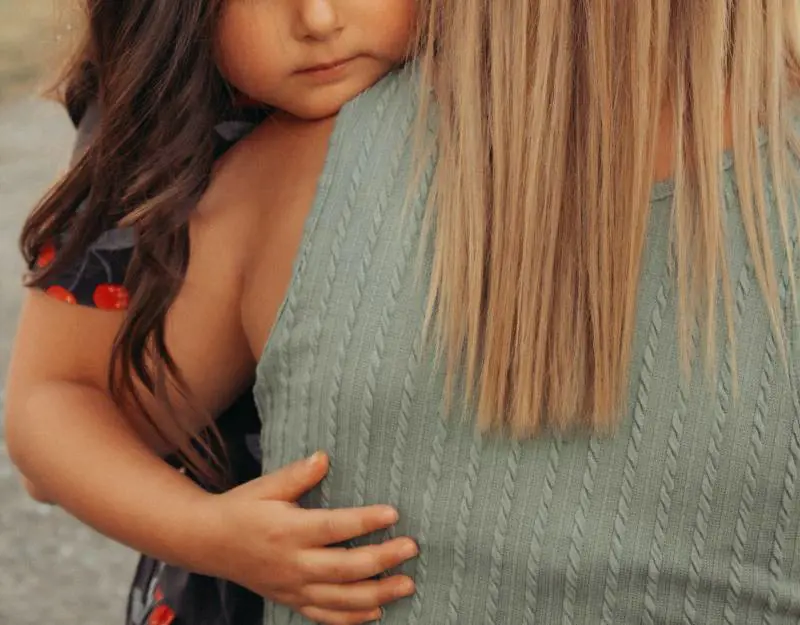 Dimessa dall’ospedale, torna a casa e muore a soli 2 anni