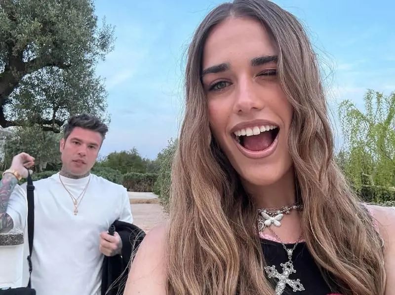 Fedez, Clara e la foto del bacio che scatena il gossip