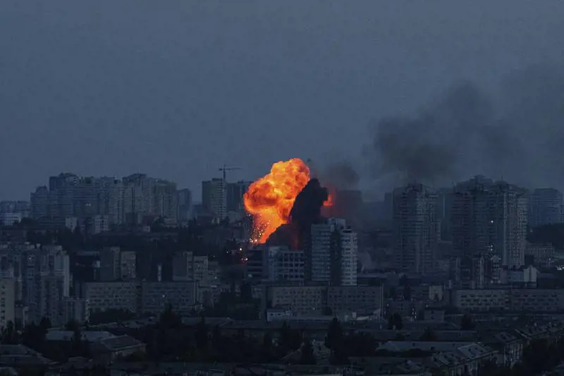Putin, prima vendetta contro Kiev. Missili e droni sui civili: 5 morti