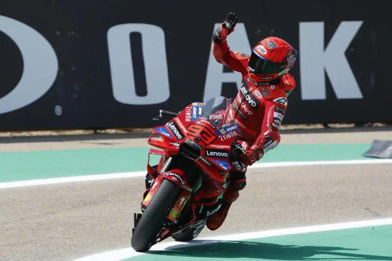 MotoGp, disastro Bagnaia, solo 12° nella sprint race. Vittoria e pole per Marc Marquez