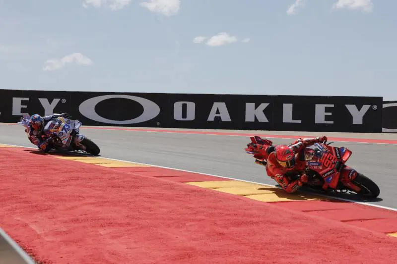 MotoGp, assolo di Marc Marquez ad Aragon. Molto meglio Bagnaia che chiude terzo