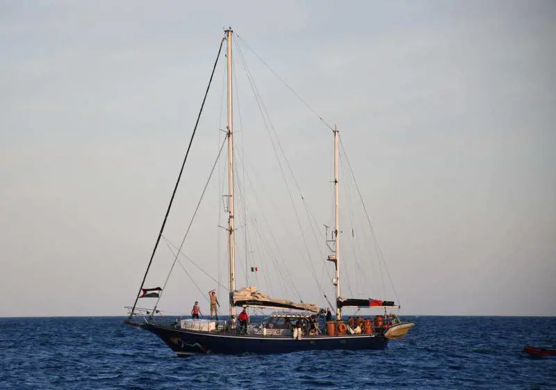 La nave di Greta Thunberg verso Gaza: "Avanti fino all’ultimo"