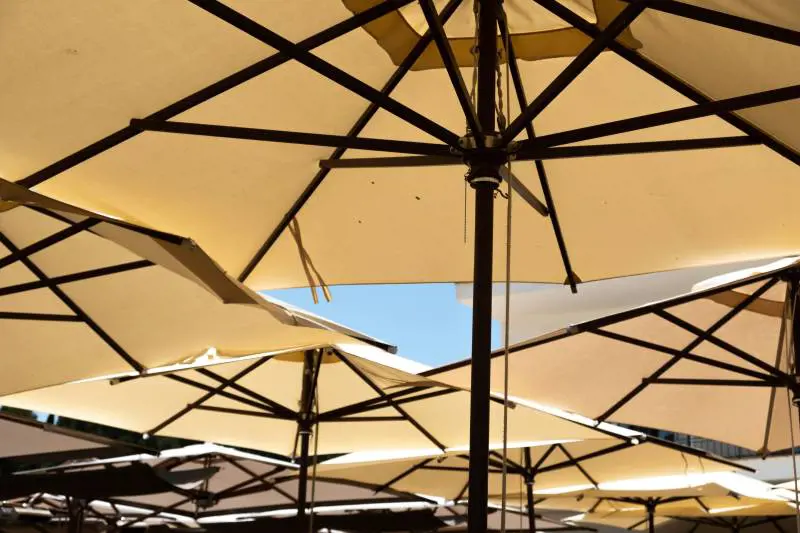 Da Roccella Jonica fino al Conero: spiagge low cost contro il caro-estate