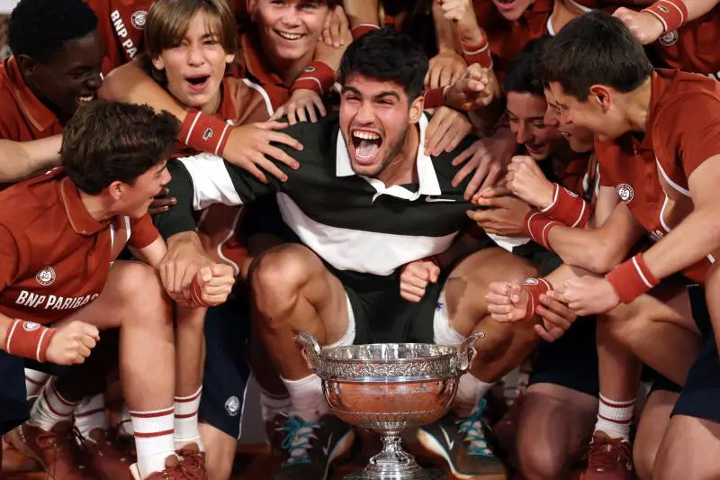 Ristorante e canzoni italiane: lo schiaffo di Alcaraz a Sinner dopo la vittoria al Roland Garros