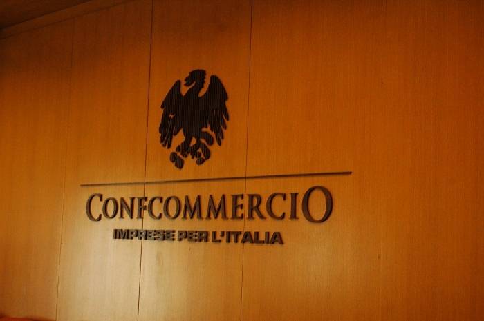 Confcommercio ottimista: previsioni per il Pil 2025 a +0,8%
