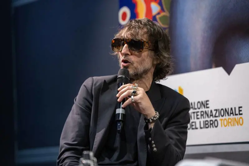 "Dovete nascondervi". Cruciani a gamba tesa contro la Salis 