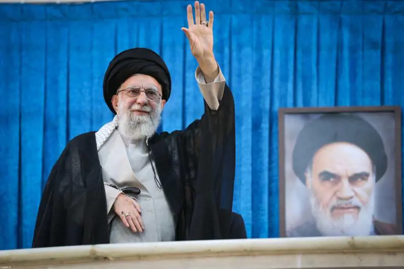 "Non scapperà a Mosca": così Khamenei cerca di sfuggire ai raid di Israele