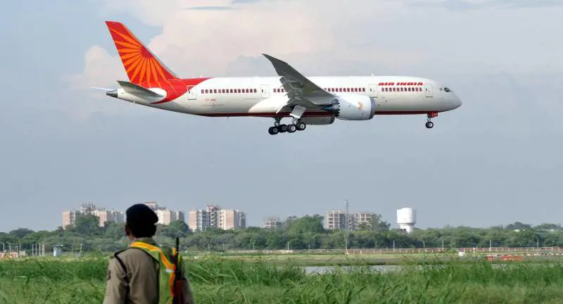 Air India, nuovo problema a un Boeing 787: rientro immediato a Hong Kong