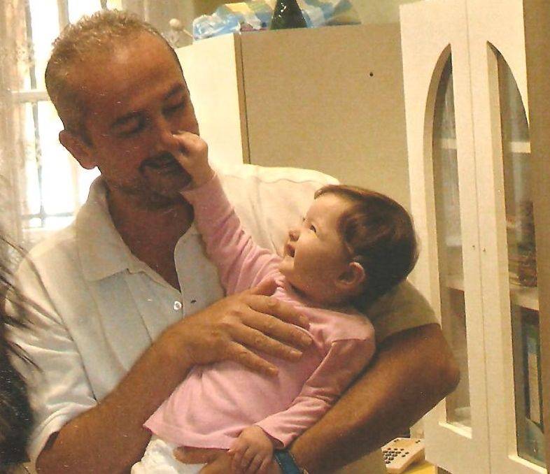 Il padre di Chantal Andrea insieme alla figlia in una foto di oltre 13 anni fa (Fonte Facebook)