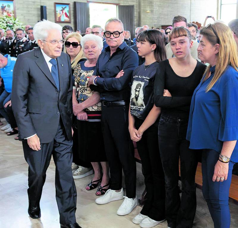 L'omaggio di Mattarella al brigadiere ucciso dal ladro
