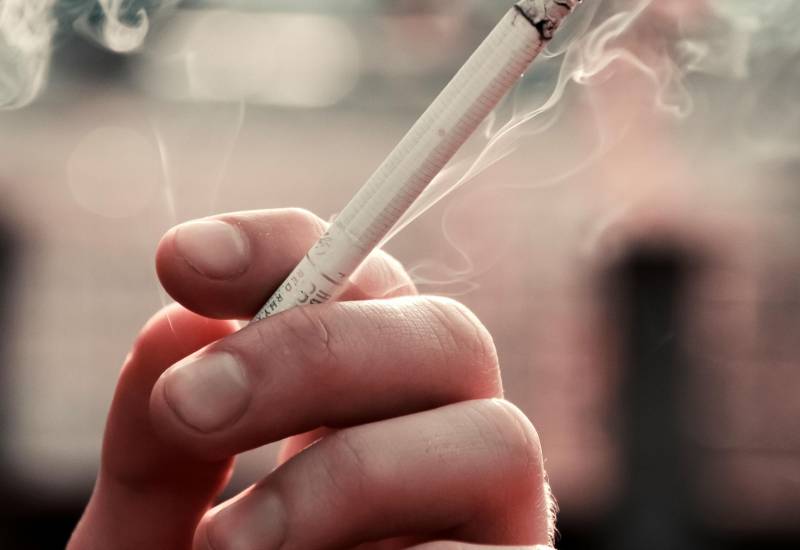 Unghie ingiallite, quali sono le cause e come pulirle con i rimedi naturali