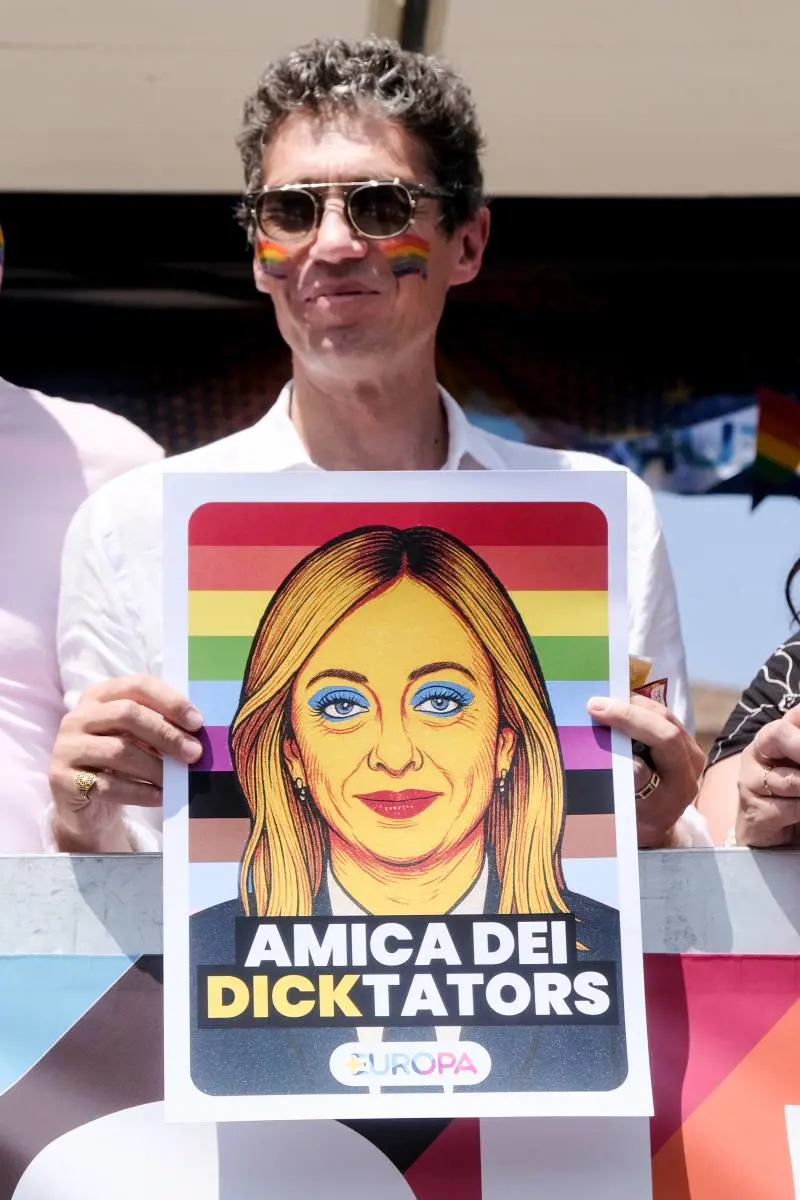 "Roba indegna volgare, sessista e insultante”. Calenda a tutto spiano contro Magi