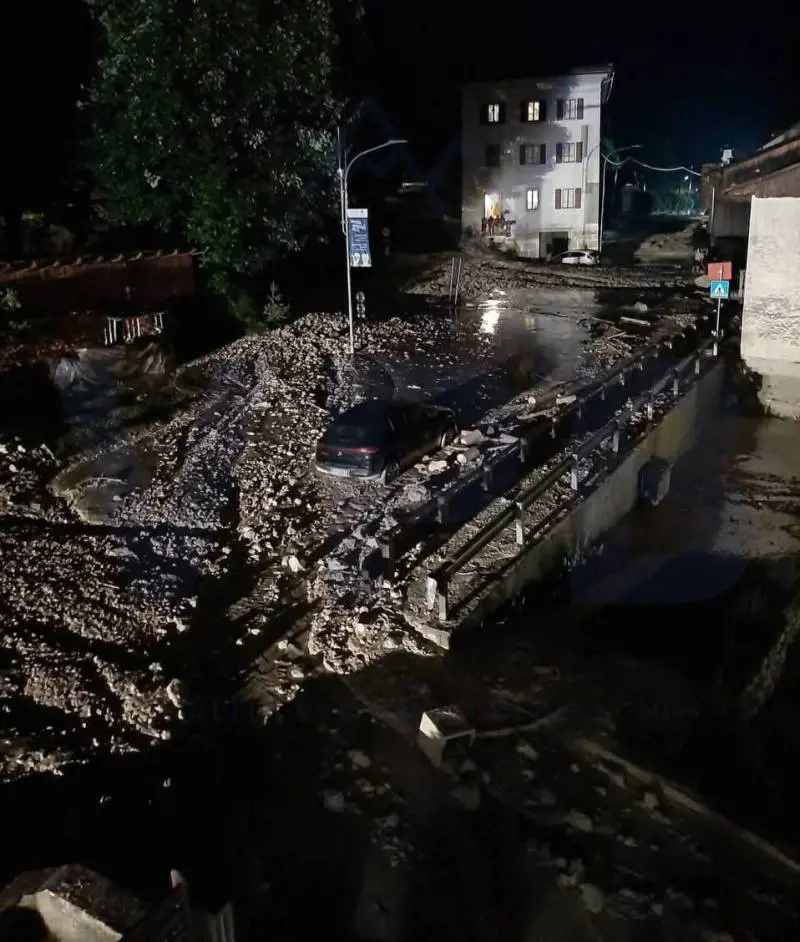 Maltempo, frana investe il Cadore: persone intrappolate nelle case