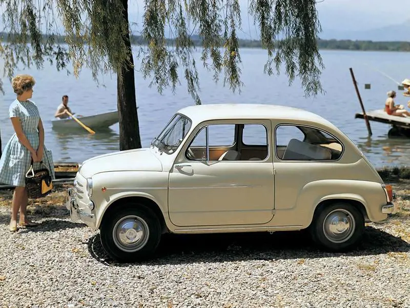 Fiat 600, quell'automobile che serviva per guidare verso il boom economico
