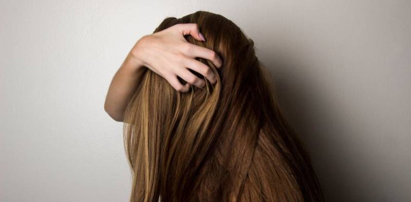 Come lisciare i capelli senza calore