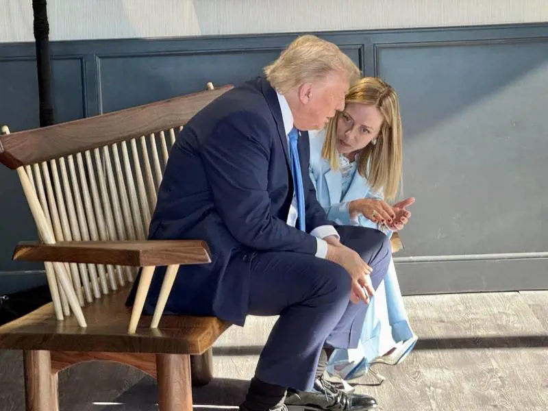 G7, il fuori programma tra Meloni e Trump e l'incontro sulla panchina