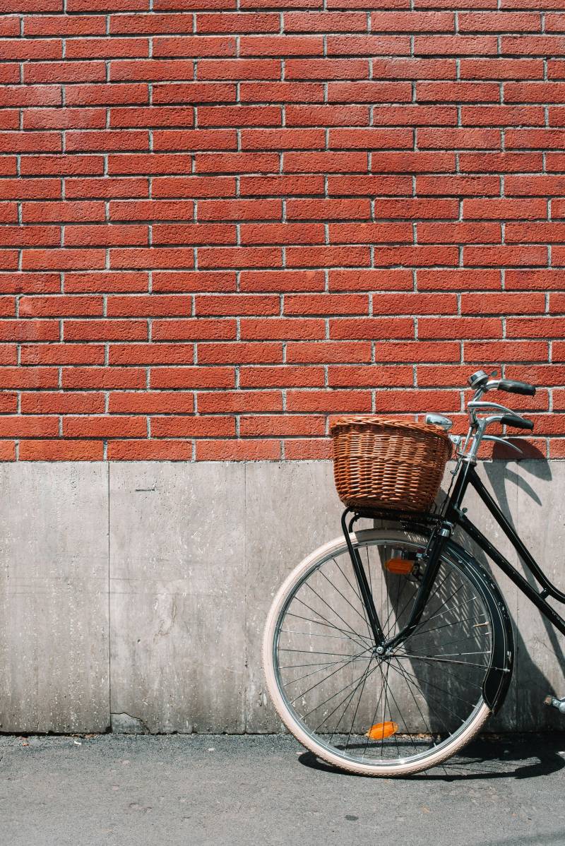 Dal Touring in bicicletta un viaggio lento in città
