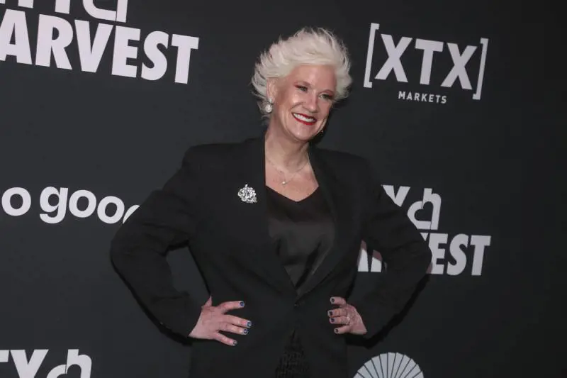 Morta la chef Anne Burrell. La star di Food Network aveva 55 anni