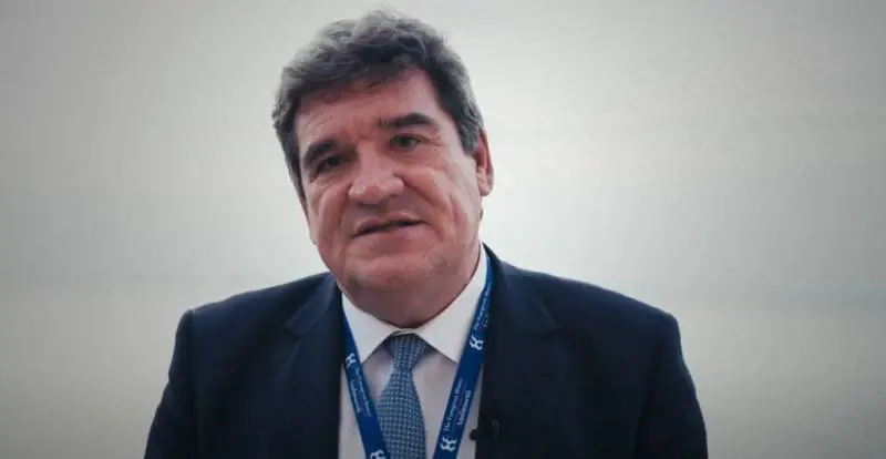 Il governatore di Banca di Spagna: "AI molto importante, ma le banche vigilino il loro uso"