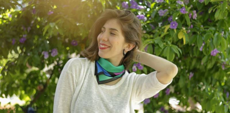 Foulard legato al collo