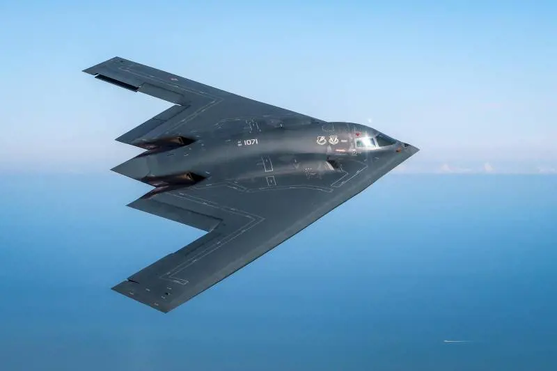 I B-2, le bombe e il depistaggio. L'operazione Martello di Mezzanotte al microscopio
