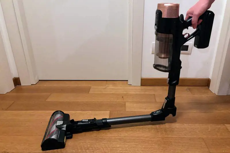 Rowenta X-Force Flex 14.80, la recensione dell'aspirapolvere senza fili che arriva ovunque