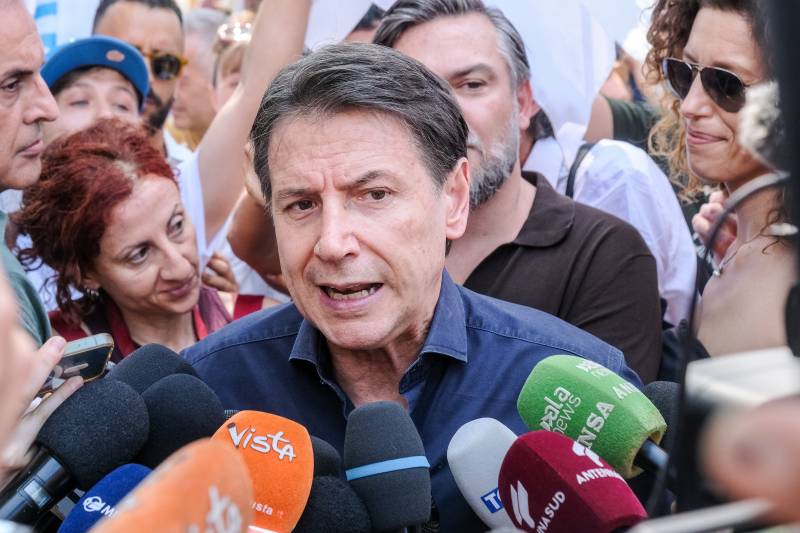 L'incredibile sparata del M5S, il mistero Rackete e la birra: quindi, oggi...