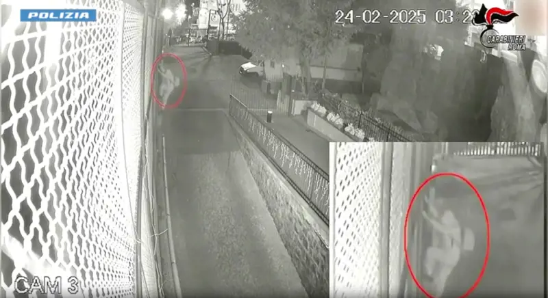 Appicca incendi al commissariato e alla caserma: il video incastra l'egiziano