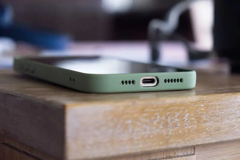 Truffa ID Apple: attenzione al messaggio di addebito e al numero da chiamare. Ecco come riconoscerla