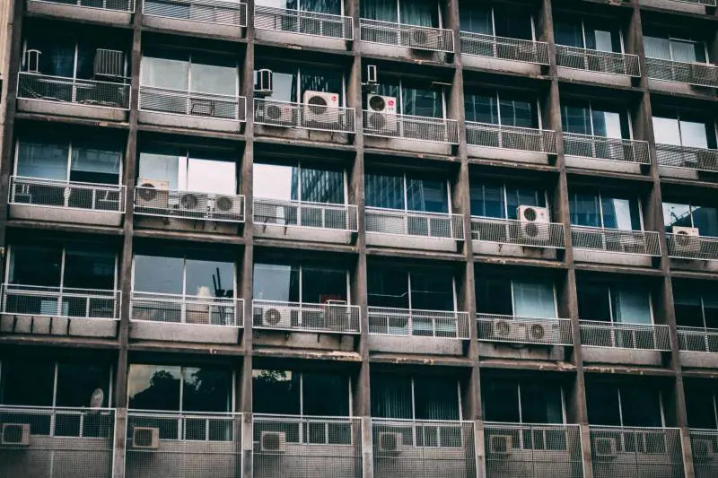 Lavori urgenti in condominio: come e quando si decide senza assemblea