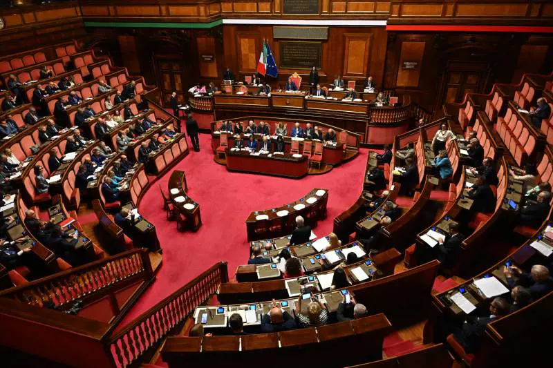 Manovra, pressing Lega: “5 miliardi dagli extraprofitti”. Forza Italia: “Discutiamo, ma no alle tasse”