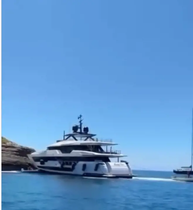 Incidente a Bonifacio: il superyacht Lady Dia si arena all'ingresso del porto