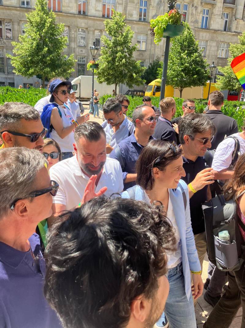 La sinistra caccia i gay se sono ebrei