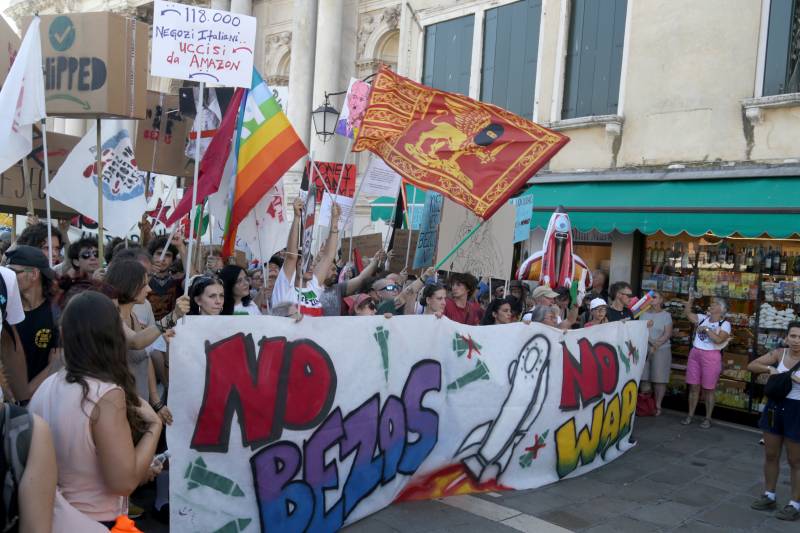 Bezos e Ferragnez: il doppiopesismo degli attivisti
