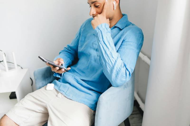 Auricolari Bluetooth, attenzione a questi modelli: così spiano le tue conversazioni 