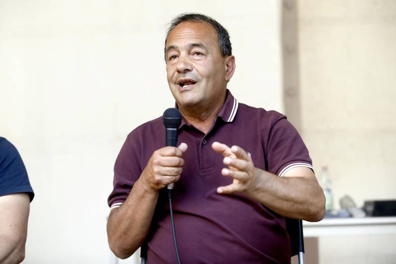 Lucano decaduto da sindaco di Riace. Ma lui e la sinistra non mollano