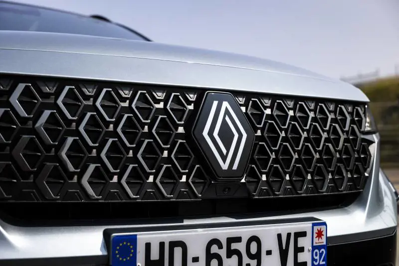 Renault, i vantaggi e le innovazioni della gamma E-Tech Hybrid