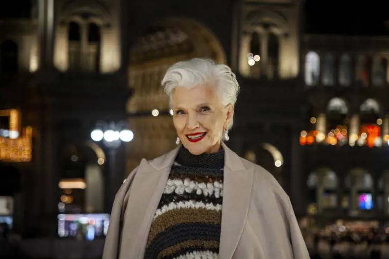 Maye Musk, modella e influencer ottantenne: chi è la madre di Elon Musk