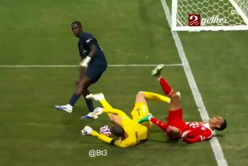 Scontro con Donnarumma e infortunio choc per Musiala: portiere in lacrime e fischiato. Neuer lo attacca