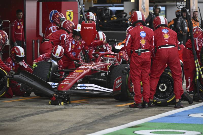 F1 Inghilterra gara Leclerc box